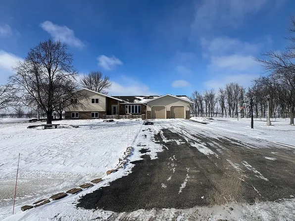 8080 170th Ave SE, Mooreton, ND 58061