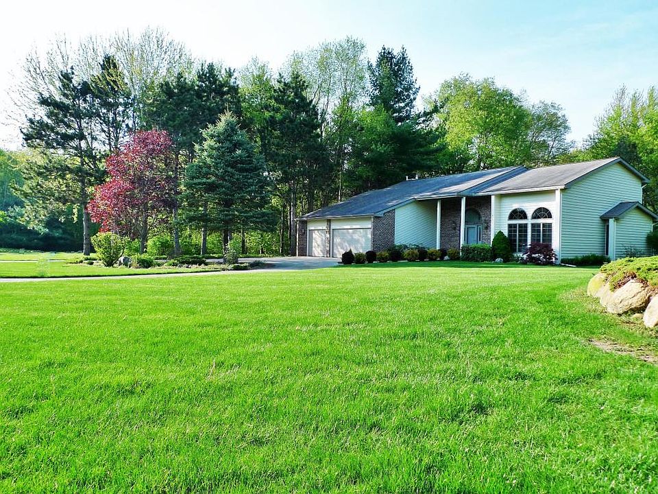 1st image of 53 Carriage Hill Dr