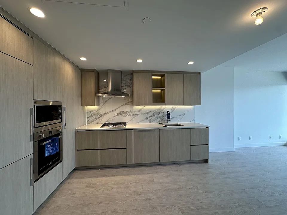 4890 Lougheed Hwy #24F