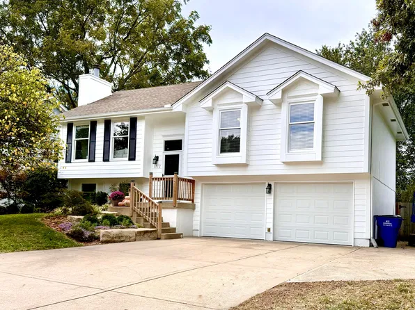 1712 NE Auburn Dr, Lees Summit, MO 64086