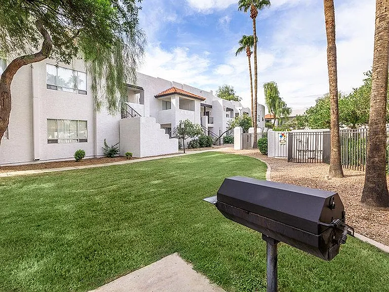 The Residences at Palm Valley Apartments — Photo 37