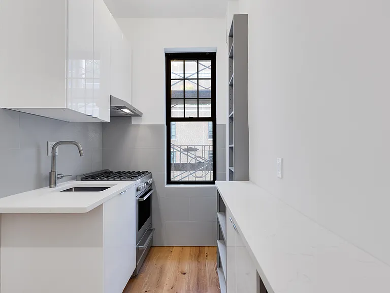 145 W 12th St #6-2 — Photo 7