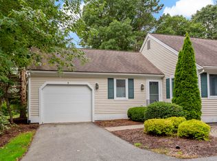 9 Friendship Ct, Mashpee, MA 02649