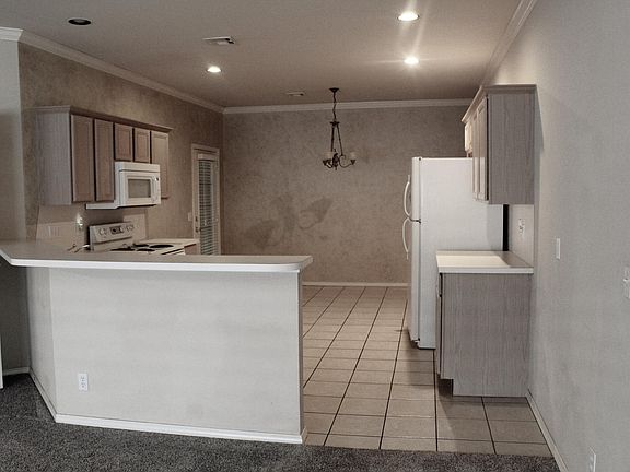 Kitchen with island