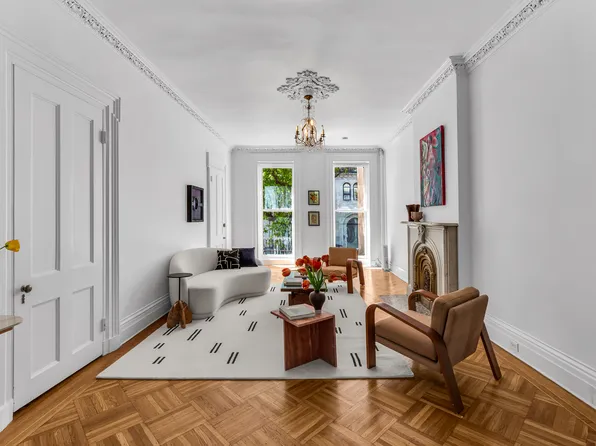459 West 24th Street image 1 of 27