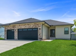 3475 E Philip St, Des Moines, IA 50320