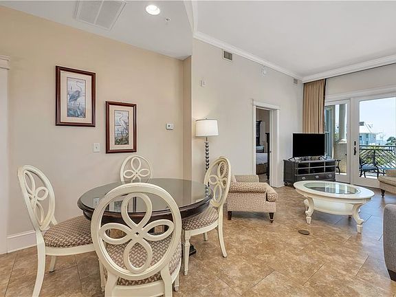 3rd image of 1015 Beachview Dr #208