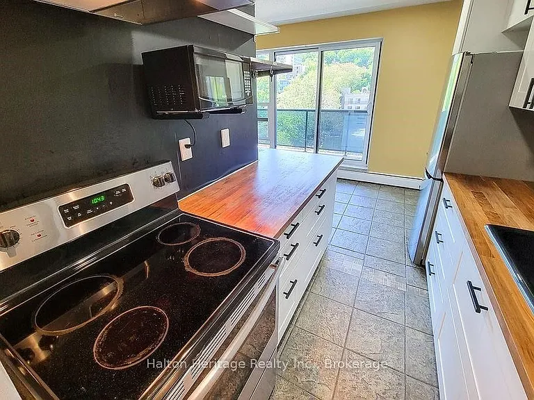81 Charlton Ave E #905 — Photo 16