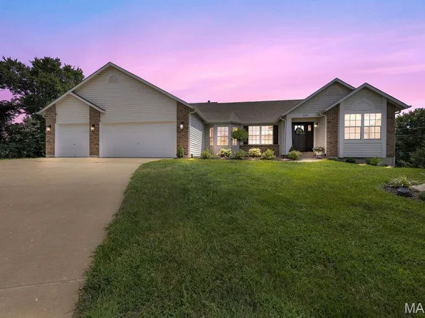 824 Whisper Creek Ct, Wentzville, MO 63385