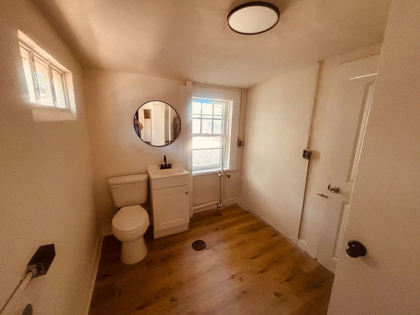 3-Bedroom 1.5 Bath with Attached Garage located near Near WSU- Available Now! — Photo 4