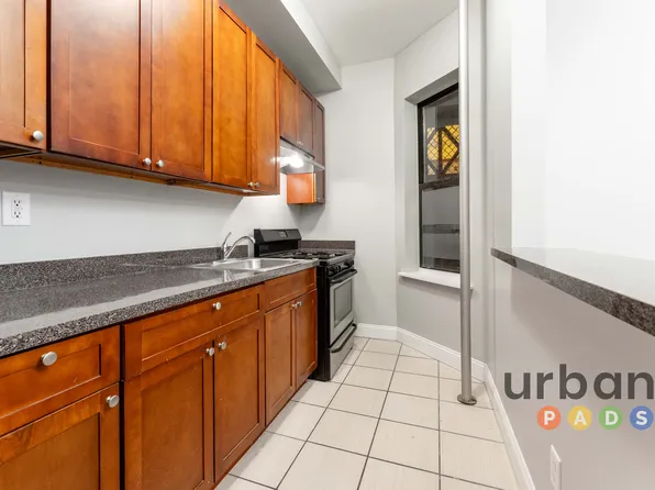 809 Park Place image 1 of 8