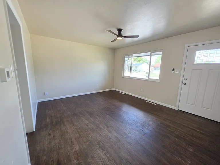 3131 Skyview Ave — Photo 2