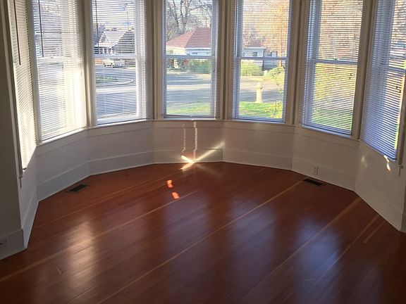 5th image of 804 Kelly Ave