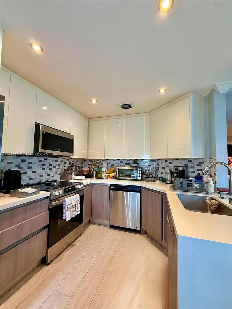 5042 NW 5042 Nw 114 Court 5042, Doral, FL 33178 - 3529 — Photo 2