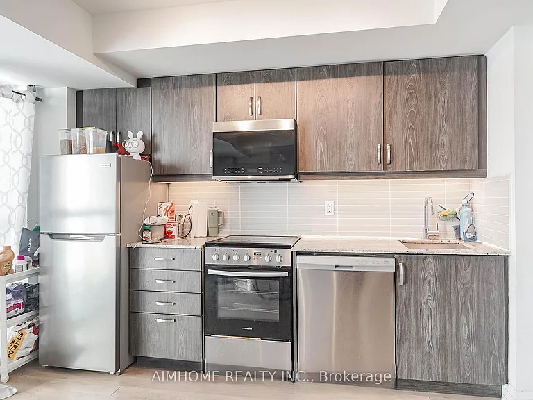 20 Meadowglen Pl #226 — Photo 9
