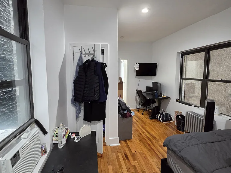 233 E 3rd St #2G — Photo 8