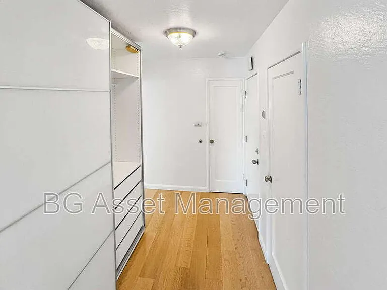1919 Curtis St #9 — Photo 6