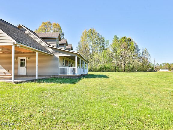 2nd image of 821 Cochran Rd