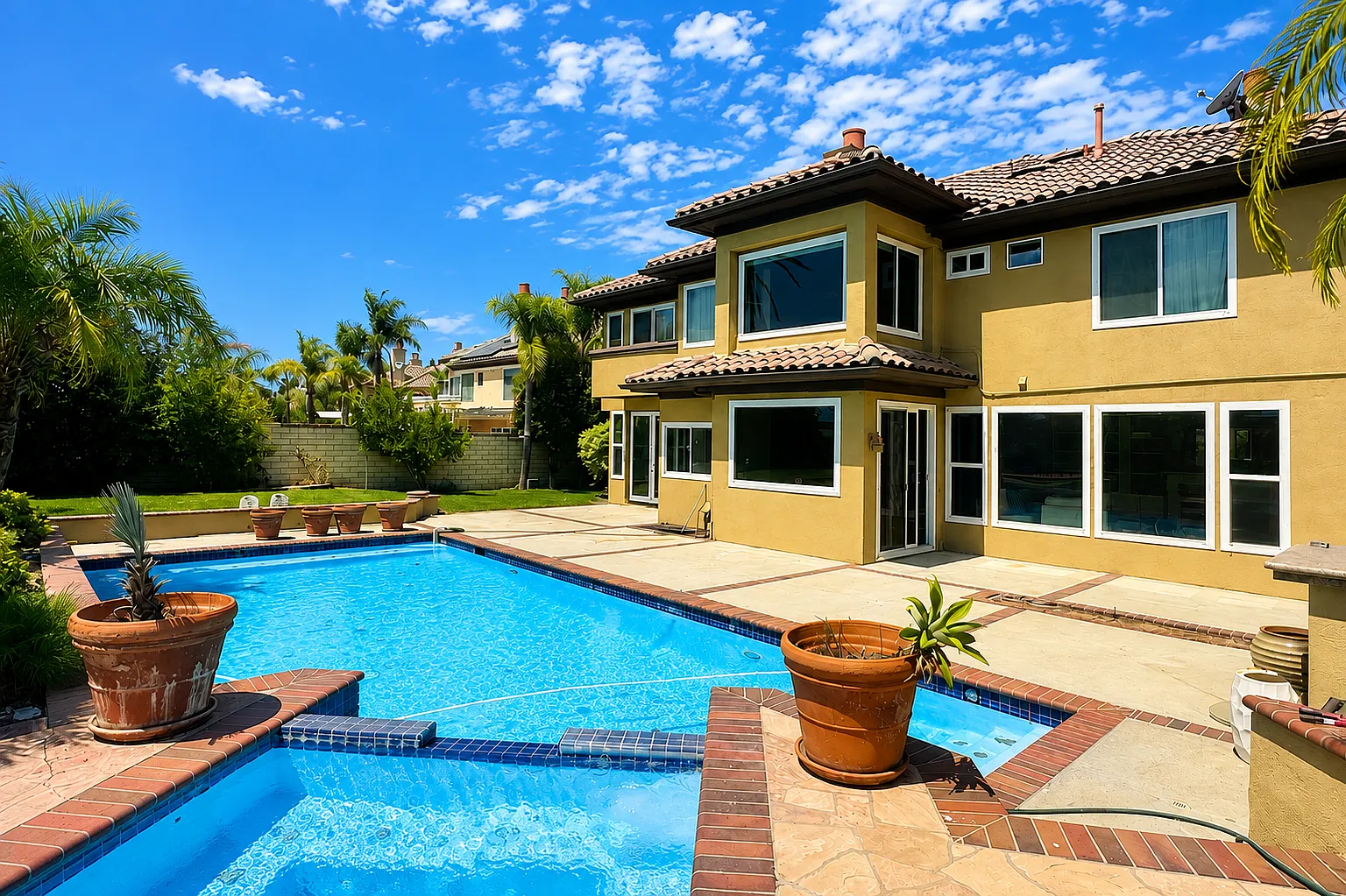 5 bed, 4.5 bath, 4338 sqft, $8,500 — Photo 1