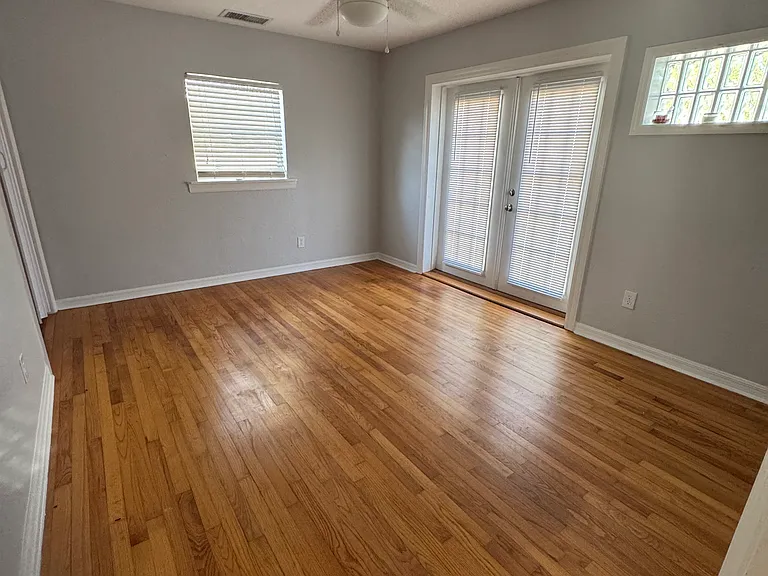 1011 N Pine St — Photo 10