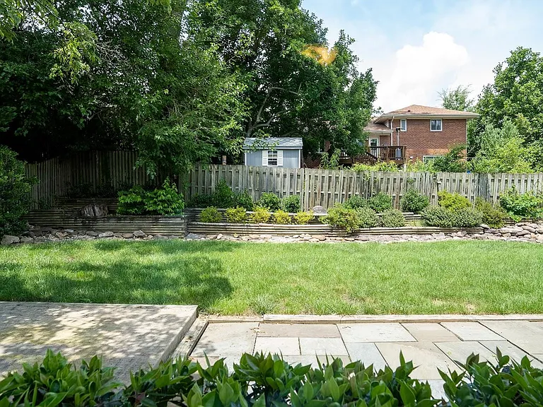 E Parkhill Dr — Photo 30