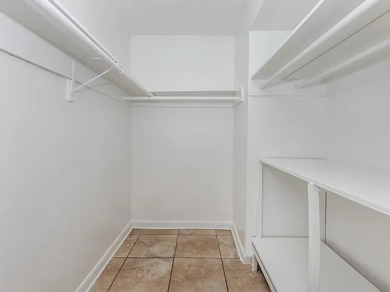 Ashley Square Apartments — Photo 40