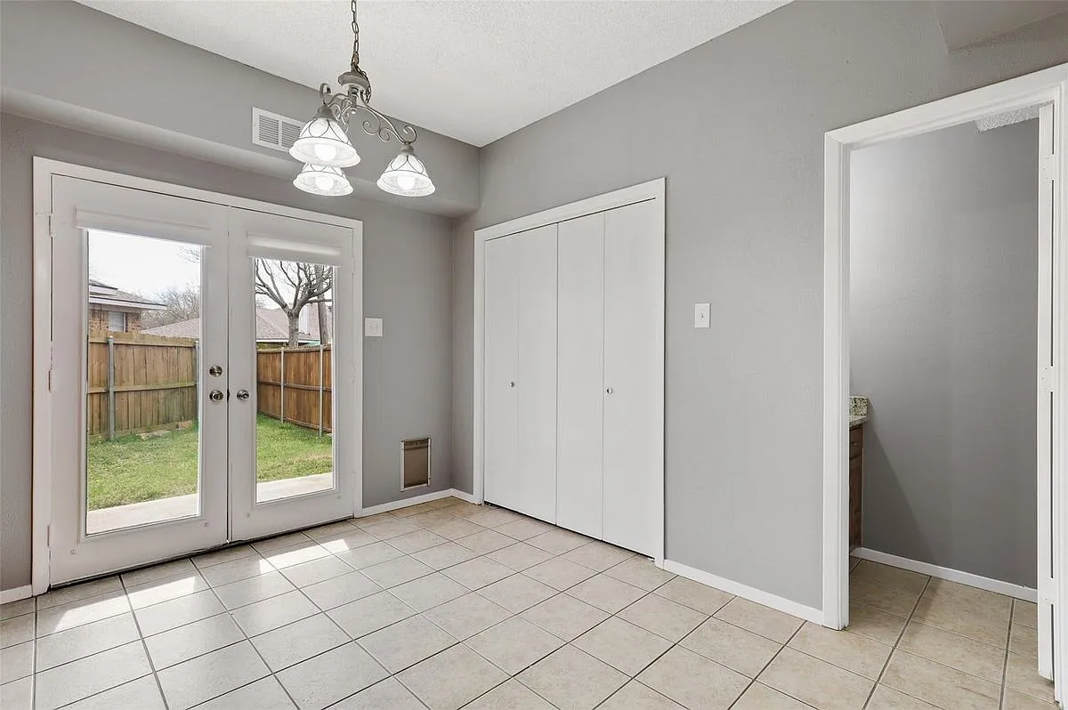 2 bed, 2.5 bath, 1260 sqft, $1,900 — Photo 4