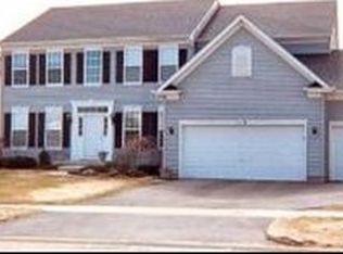 19 Glenbrook Cir, Gilberts, IL 60136