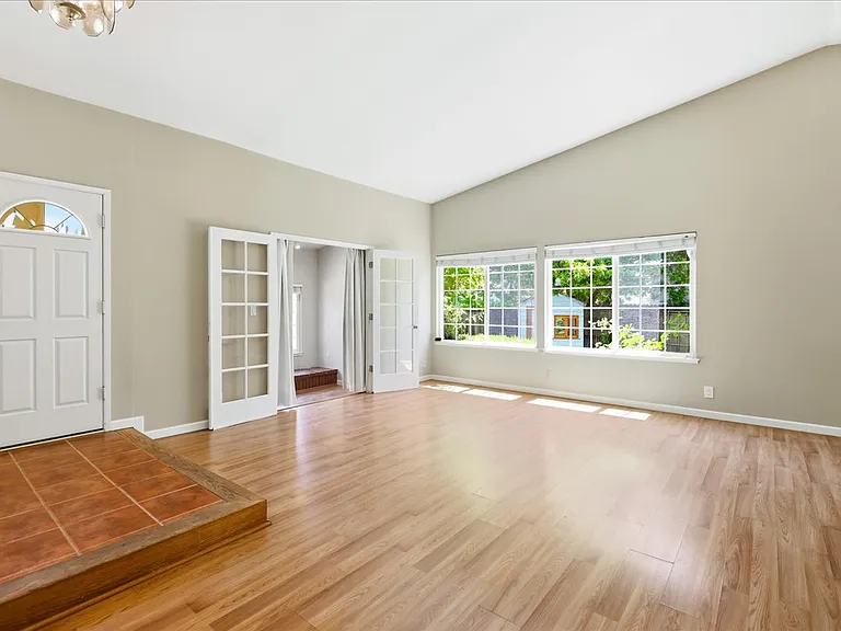 657 Sandy Hook Ct — Photo 3