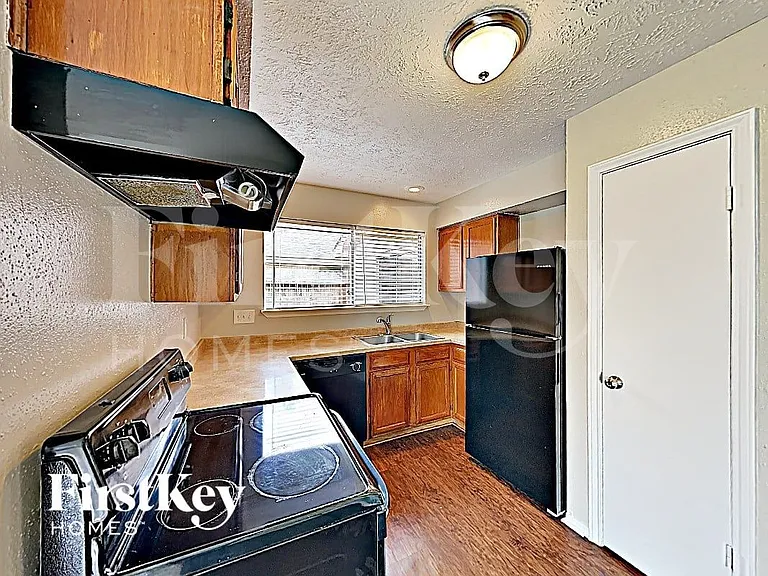 17326 Davenway Dr — Photo 5