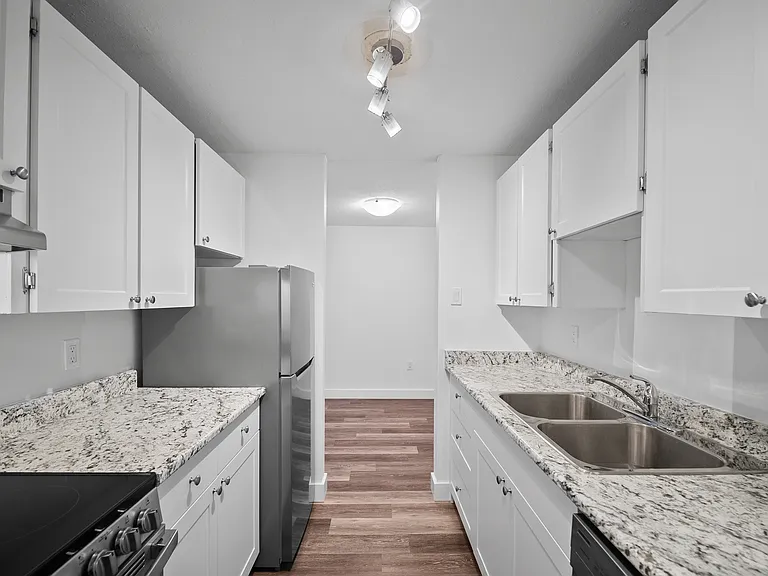 837 Ellery St — Photo 4