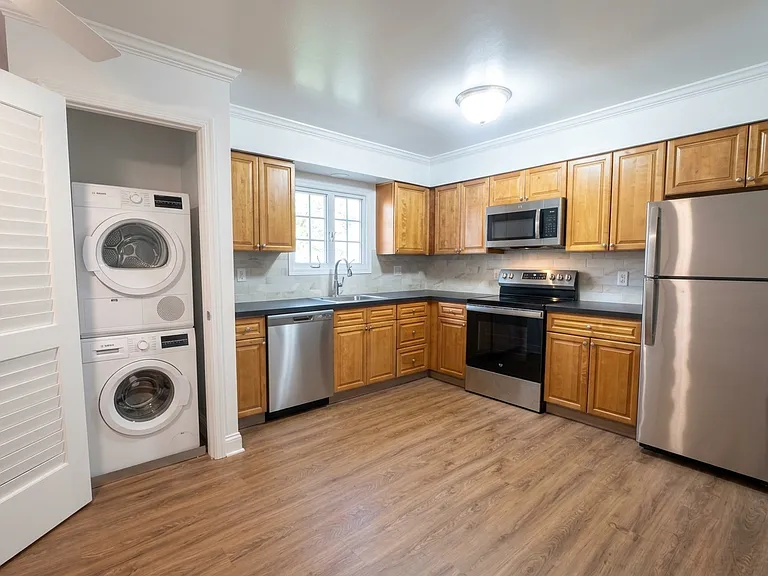 52 Manor Rd #C9 — Photo 2