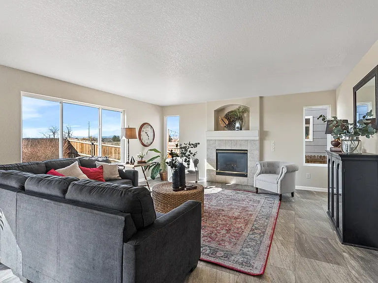 1657 Falcon Ridge Dr — Photo 12