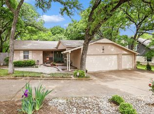 904 N Bowen Rd, Arlington, TX 76012