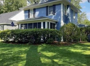 1106 N Country Club Dr, Niskayuna, NY 12309