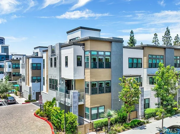 711 S Grable Cir, Orange, CA 92868