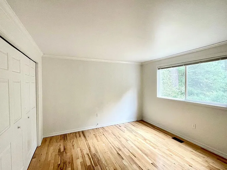 13807 NE 76th St — Photo 10