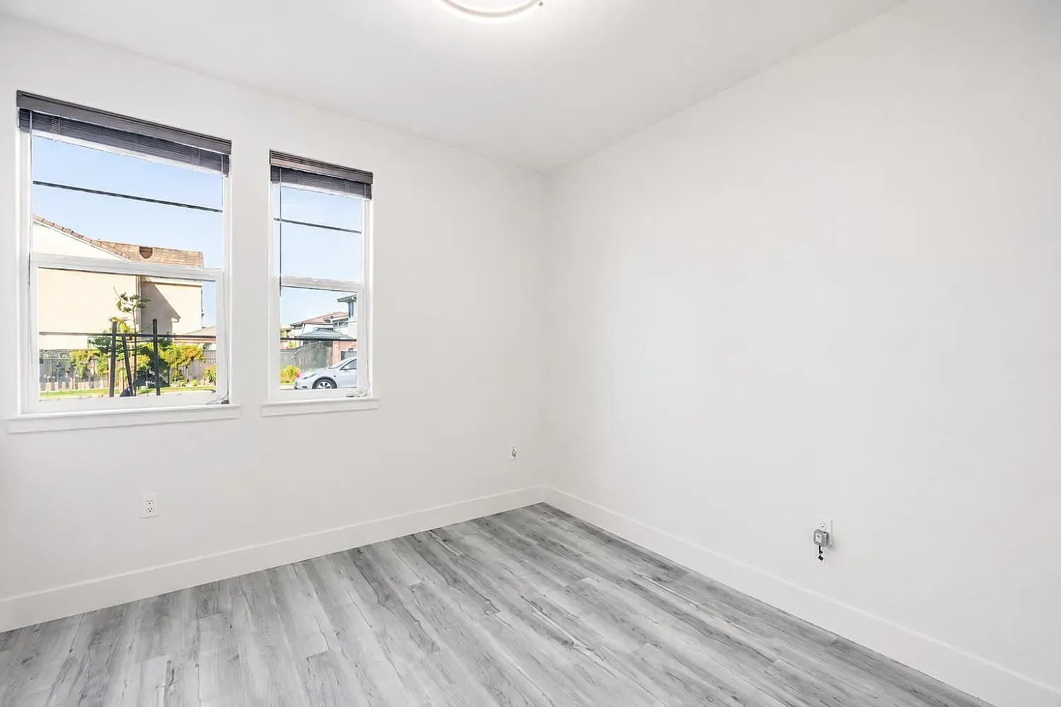 1837 S La Barbera Ave — Photo 4