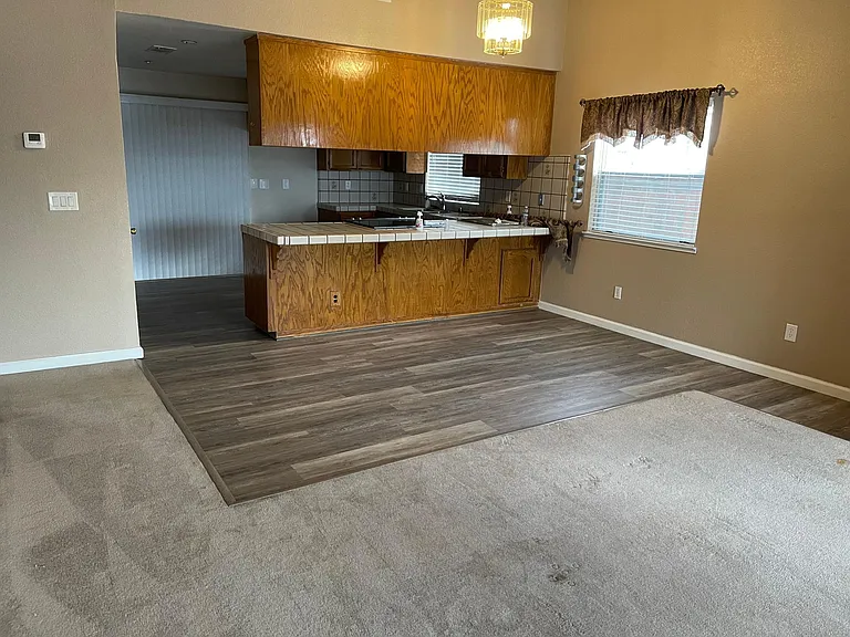 1065 Grandview Cir — Photo 2