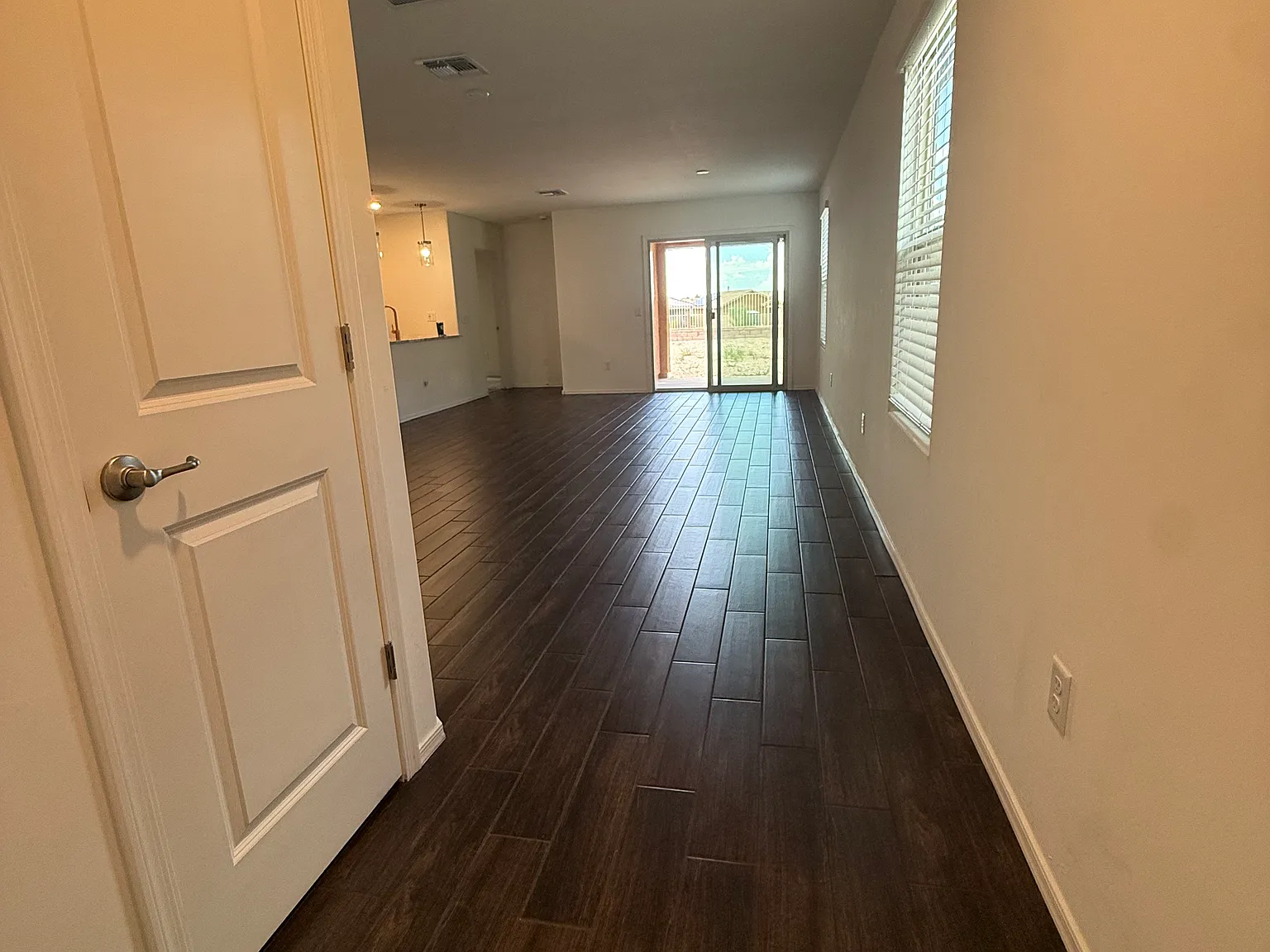 3 bed, 1383 sqft, $2,450 — Photo 3