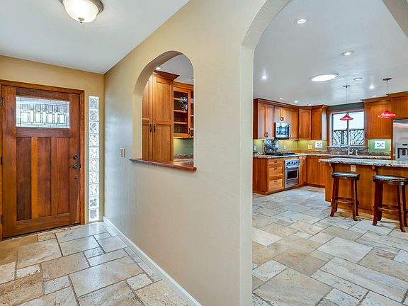 3rd image of 1528 Sunview Court
