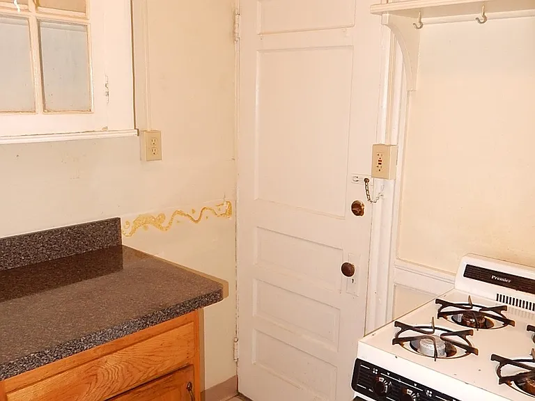 Craigie Cir — Photo 15