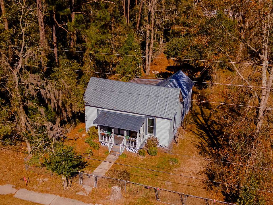 1st image of 16842 Spring St