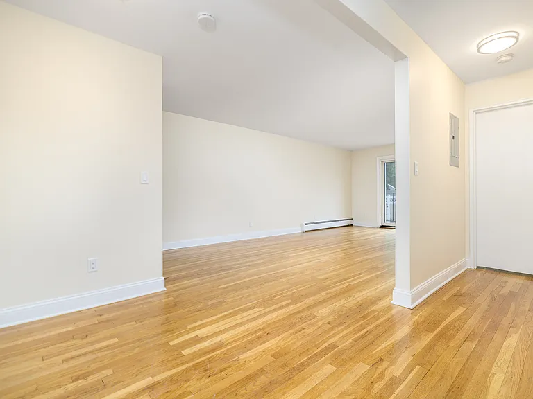 470 Glenbrook Rd #2I — Photo 3