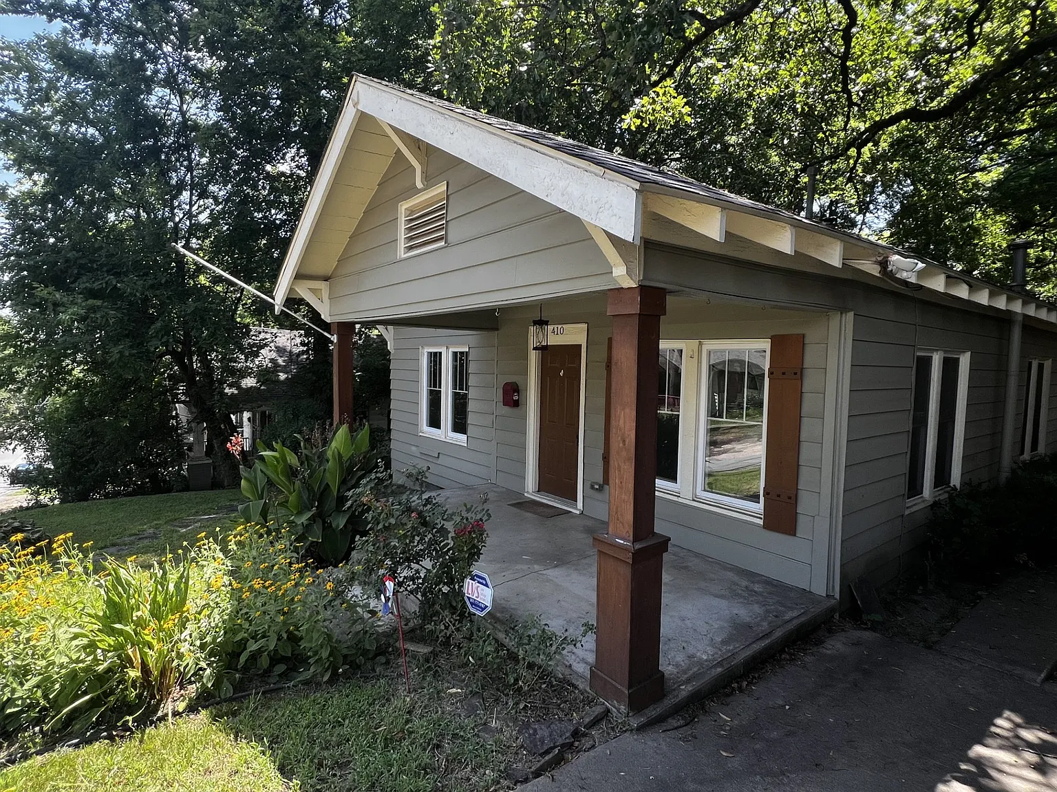 2 bed, 1300 sqft, $1,800 — Photo 1