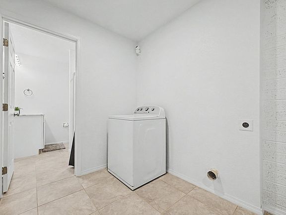 This is a full set, the dryer hadn't been delivered yet