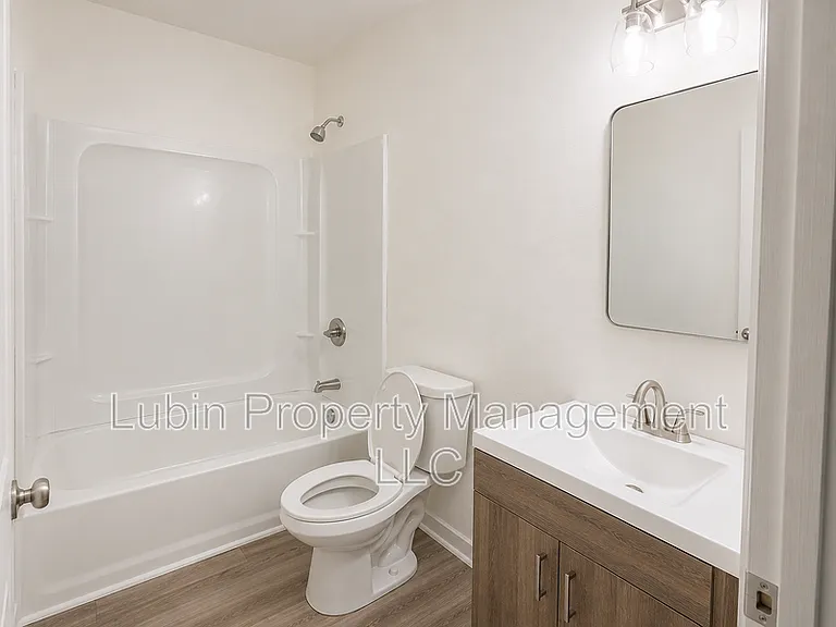 488 Burlington Cir — Photo 5