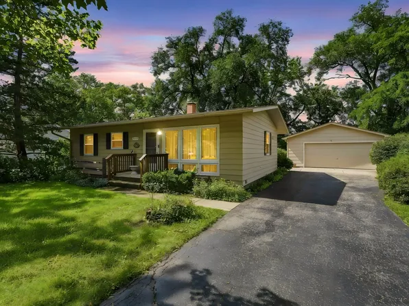 2402 Manor Ln, McHenry, IL 60051