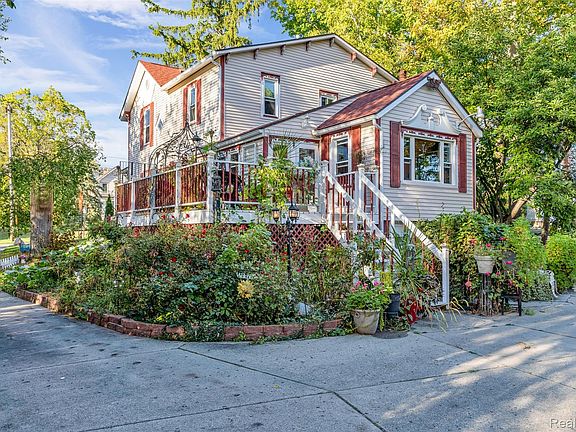 3rd image of 327 Reid Rd