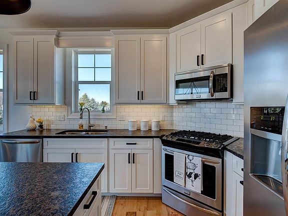 5th image of 1332 Hillview Dr